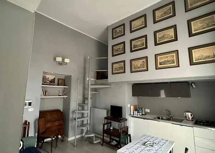 Central Charming House At Naples